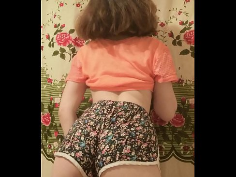 ❤️ Babe żagħżugħa sexy tqaxxir ix-xorts tagħha fuq il-kamera ❤️❌ Porn sabiħ lilna