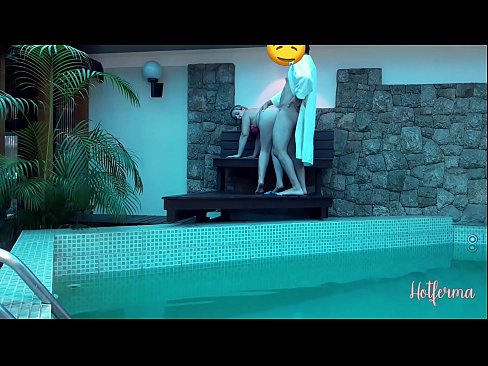 ❤️ Boss jistieden maid għall-pool, iżda ma setgħetx tirreżisti sħun ❤️❌ Porn sabiħ lilna